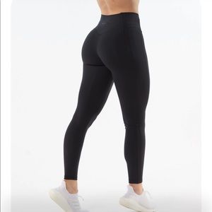 NWT Black pulse kinetic leggings